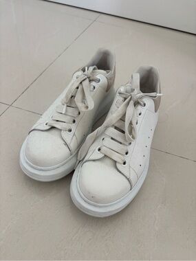 Alexander McQueen White Leather Platform Sneakers with Beige Heel Tab